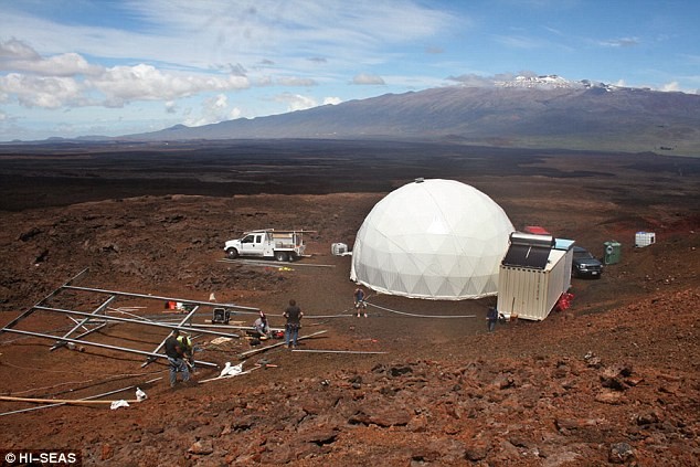 Nhóm các nhà khoa học thuộc dự án Hi-Seas, được tài trợ bởi Cơ quan Hàng không &amp; Vũ trụ Mỹ (NASA) đang thử mô phỏng điều kiện sống của sao Hỏa trên Trái đất. Đây là cách họ thử xem phi hành đoàn sẽ đối phó với cuộc sống trên sao Hỏa như thế nào cho kế hoạch khám phá dài hơi sẽ diễn ra vào những năm 2030.